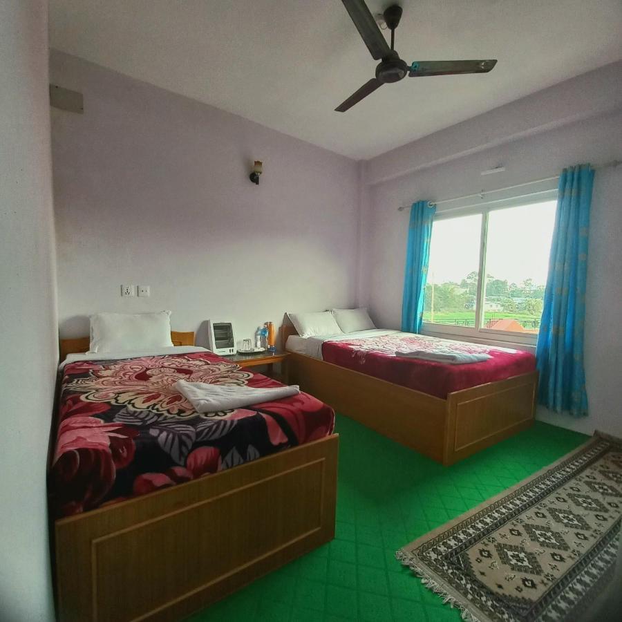 Hotel Aarjan And Restaurant Pokhara Exteriör bild