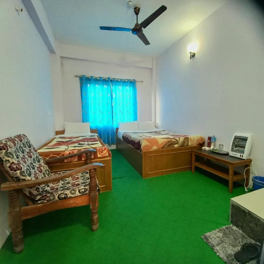 Hotel Aarjan And Restaurant Pokhara Exteriör bild