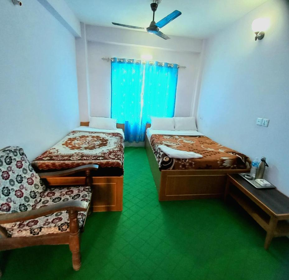 Hotel Aarjan And Restaurant Pokhara Exteriör bild