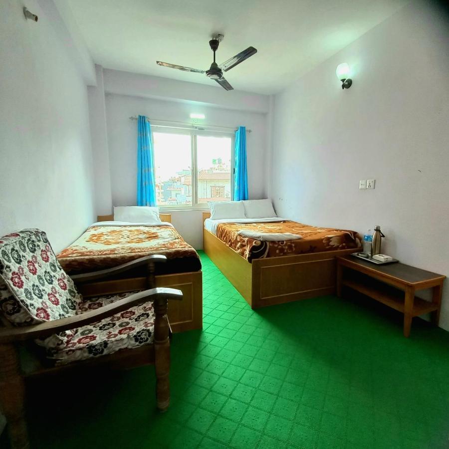 Hotel Aarjan And Restaurant Pokhara Exteriör bild