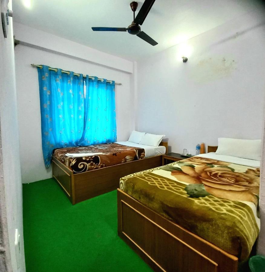 Hotel Aarjan And Restaurant Pokhara Exteriör bild